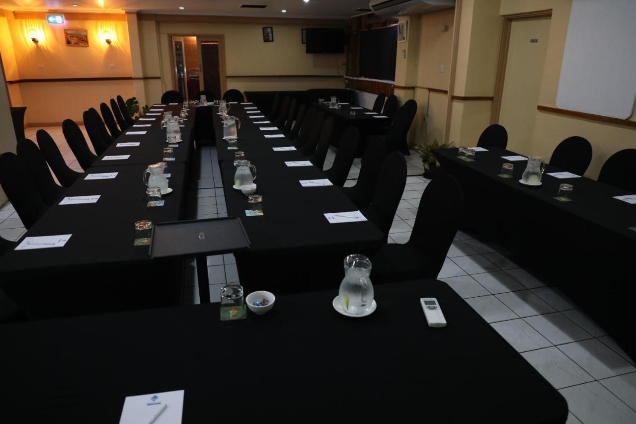 Huon Gulf Hotel Lae Esterno foto